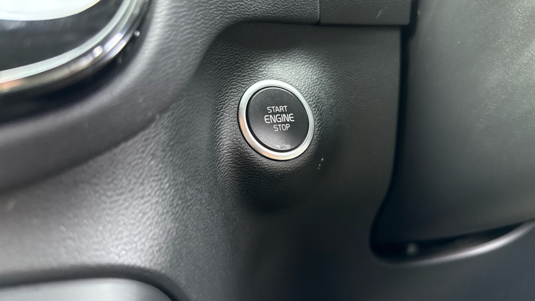 Volvo XC40 2.0 B3P Plus Dark 5dr Auto Petrol Estate